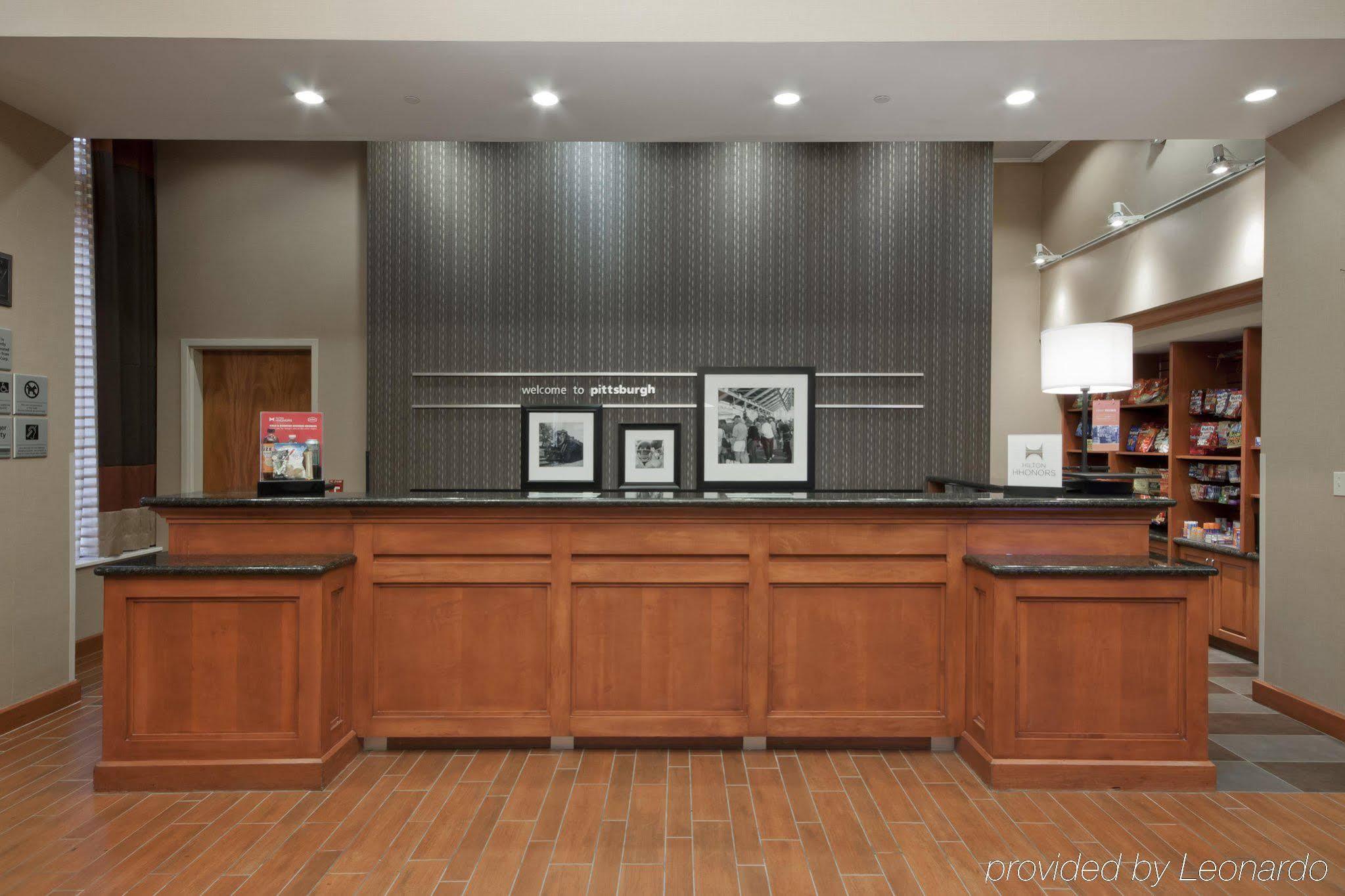 Hampton Inn & Suites Pittsburgh Downtown Bagian luar foto