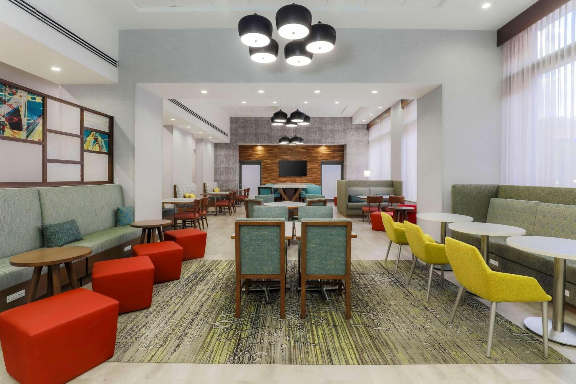 Hampton Inn & Suites Pittsburgh Downtown Bagian luar foto